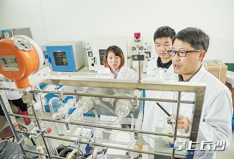 截至今年5月,长沙学院拥有省“十二五”重点建设学科4个、省重点实验室1个、省高校重点实验室1个。 截至今年5月,长沙学院拥有省“十二五”重点建设学科4个、省重点实验室1个、省高校重点实验室1个。